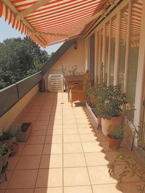 groÃŸzÃ¼gige Dachgeschoss-Maisonette in kompletter GrÃ¼nruhelage