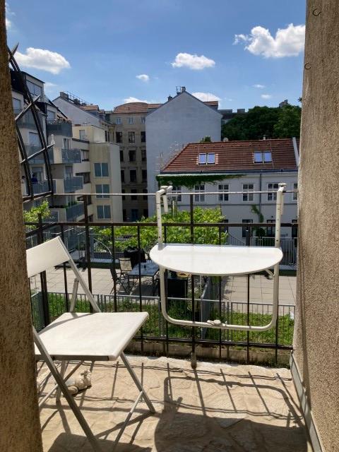 Chic mÃ¶blierte Altbauwohnung *** absolute Hofruhelage